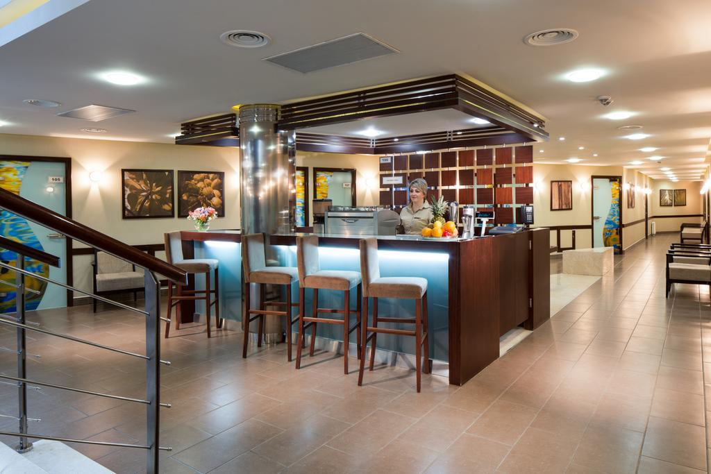 Mirotel Resort And Spa Трускавець Екстер'єр фото The bar on board