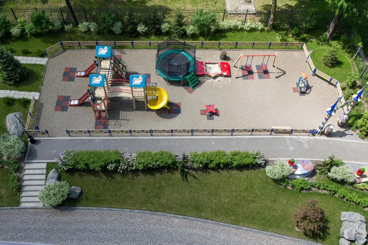 Mirotel Resort And Spa Трускавець Екстер'єр фото Playground in the park